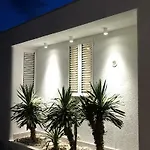 Dvojac House With Jacuzzi And Grill 度假居 *