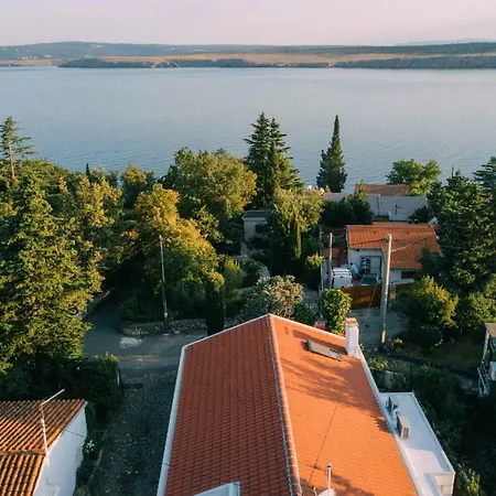 Dvojac House With Jacuzzi And Grill Holiday home Jadranovo