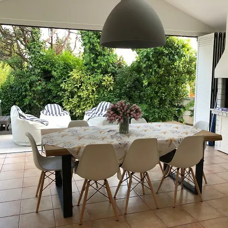 Holiday home Dvojac House With Jacuzzi And Grill