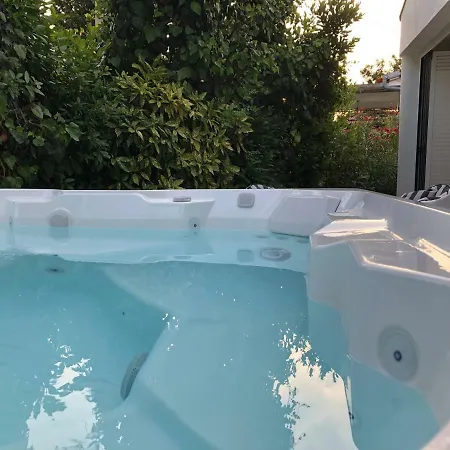 Dvojac House With Jacuzzi And Grill Holiday home *