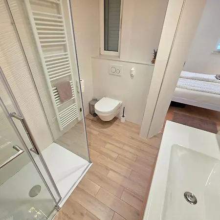 度假居 Dvojac House With Jacuzzi And Grill *