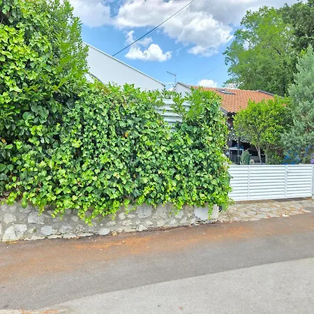 Dvojac House With Jacuzzi And Grill *