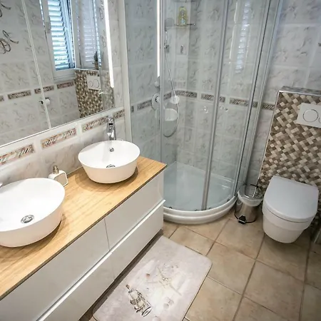 Dvojac House With Jacuzzi And Grill