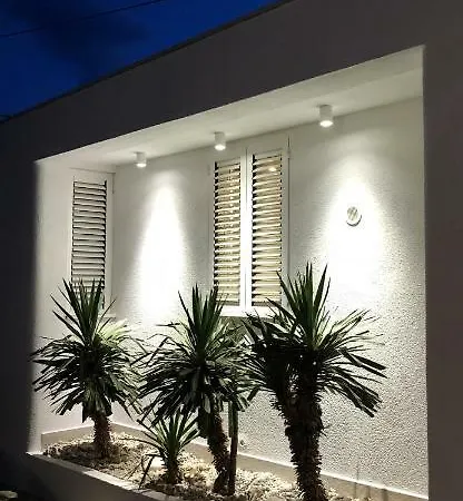 Dvojac House With Jacuzzi And Grill 度假居 *