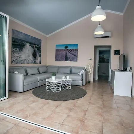 Dvojac House With Jacuzzi And Grill 度假居