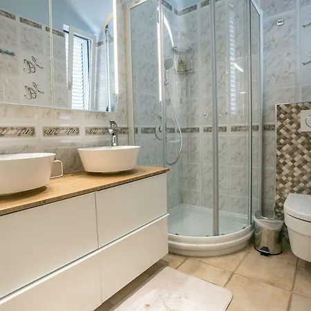 Dvojac House With Jacuzzi And Grill Semesterbostad *