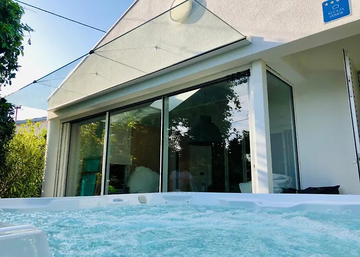 Dom wakacyjny Dvojac House With Jacuzzi And Grill Jadranovo