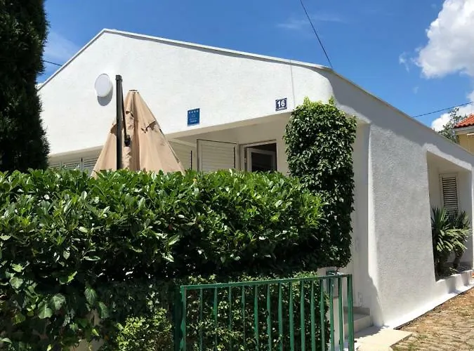 Dvojac House With Jacuzzi And Grill Dom wakacyjny Jadranovo