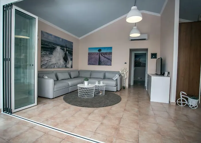 Dvojac House With Jacuzzi And Grill 度假居