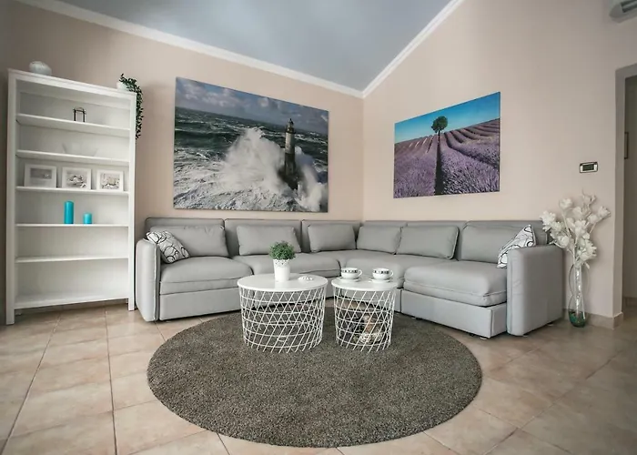 Dvojac House With Jacuzzi And Grill 度假居